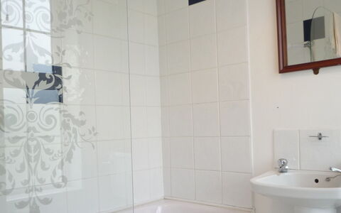 Ballybunion(Tr4) Hc No 27: Luminaire Plomberie, Salle De Bains, Mur, Sol, Plomberie, Design Intérieur, Robinet, Lavabo, Sol, Baignoire