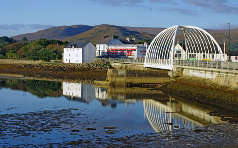 Achill Sound Holiday Village No 11: L'Eau, Nuage, Lac, Canal, Réservoir, Réflexion, Loch, Meteorologique Phénomène, Pont