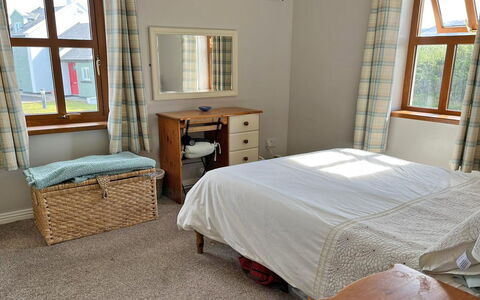 Achill Sound Holiday Village No 11: Chaise, Mobilier De Jardin, Cour, Balcon, Mélèze, Villa, Famille Pine, Eco Hôtel