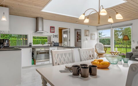 Einari - 500M from the Sea: Design Intérieur, Meubles, Sol, Luminaire, Cuisine, Plafond, Bois, Sol, Comptoir, Éclairage