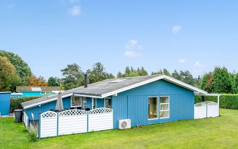 Einari - 500M from the Sea: Chalet, Arrière-Cour, Cour, Batiments Jardin, Cabanon, Siding, Mobilier De Jardin, Cabane En Rondins, Structure En Plein Air, Cabane