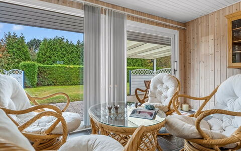 Einari - 500M from the Sea: Chalet, Arrière-Cour, Cour, Batiments Jardin, Cabanon, Siding, Mobilier De Jardin, Cabane En Rondins, Structure En Plein Air, Cabane