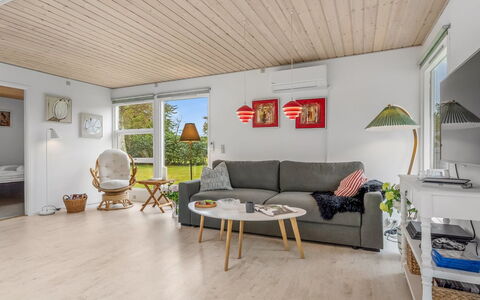 Einari - 500M from the Sea: Chalet, Arrière-Cour, Cour, Batiments Jardin, Cabanon, Siding, Mobilier De Jardin, Cabane En Rondins, Structure En Plein Air, Cabane