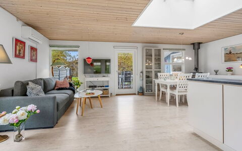 Einari - 500M from the Sea: Chalet, Arrière-Cour, Cour, Batiments Jardin, Cabanon, Siding, Mobilier De Jardin, Cabane En Rondins, Structure En Plein Air, Cabane