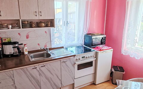 Jiřetínská Chaloupka: Appareil De Cuisine, Principaux Appliance, Cuisine, Sol, Design Intérieur, Électroménager, Comptoir, Cabinetry, Sol, Pièce