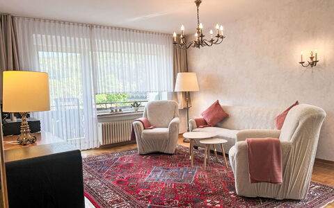 Celine: Meubles, Design Intérieur, Sol, Canapé, Mur, Sol, Salon, Bois, Pièce, Appartement