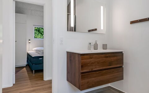 Assa - 500M from the Sea: Sol, Design Intérieur, Sol, Bois, Armoire De Toilette, Luminaire Plomberie, Lavabo, Salle De Bains, Pièce, Cabinetry