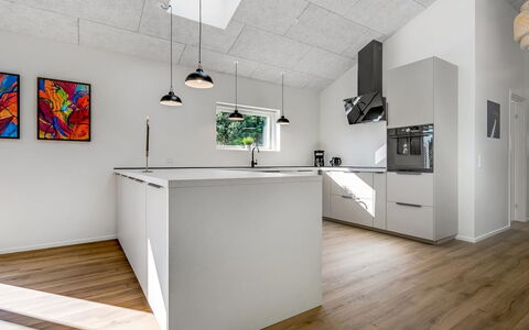 Assa - 500M from the Sea: Sol, Design Intérieur, Mur, Sol, Plafond, Bois, Luminaire, Cuisine, Parquet, Meubles