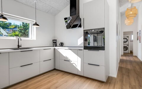 Assa - 500M from the Sea: Cuisine, Comptoir, Appareil De Cuisine, Cabinetry, Design Intérieur, Sol, Principaux Appliance, Bois, Plafond, Électroménager