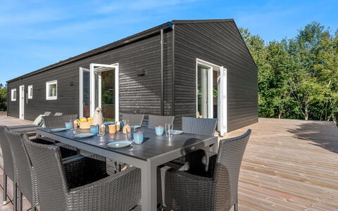 Assa - 500M from the Sea: Bois, Plate-Forme, Planche, Dur, Parquet, Ombre, Tache De Bois, Siding, Mobilier De Jardin, Porche