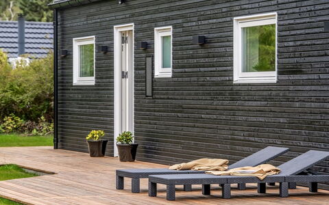 Assa - 500M from the Sea: Bois, Chalet, Maison, Domicile, Porte, Dur, Batiments Jardin, Tache De Bois, Cabane En Rondins, Planche