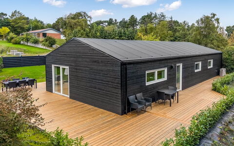 Assa - 500M from the Sea: Bois, Chalet, Maison, Domicile, Porte, Dur, Batiments Jardin, Tache De Bois, Cabane En Rondins, Planche