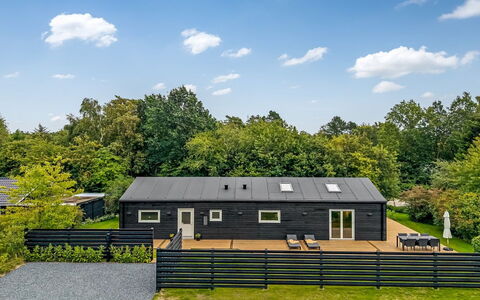 Assa - 500M from the Sea: Bois, Chalet, Maison, Domicile, Porte, Dur, Batiments Jardin, Tache De Bois, Cabane En Rondins, Planche