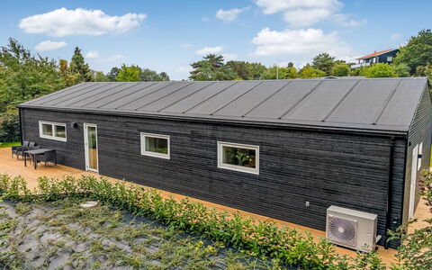 Assa - 500M from the Sea: Bois, Chalet, Maison, Domicile, Porte, Dur, Batiments Jardin, Tache De Bois, Cabane En Rondins, Planche