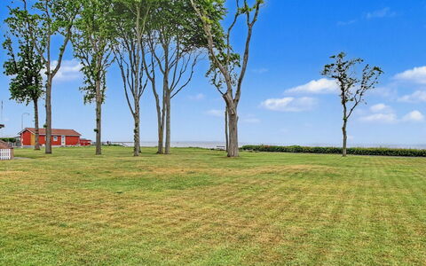 Asfrid - 80M from the Sea: Chalet, Arrière-Cour, Cour, Batiments Jardin, Cabanon, Siding, Mobilier De Jardin, Cabane En Rondins, Structure En Plein Air, Cabane
