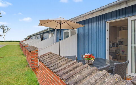 Asfrid - 80M from the Sea: Ombre, Cour, Siding, Daylighting