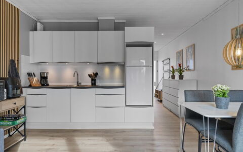 Asfrid - 80M from the Sea: Meubles, Cuisine, Design Intérieur, Sol, Comptoir, Appareil De Cuisine, Cabinetry, Sol, Bois, Parquet