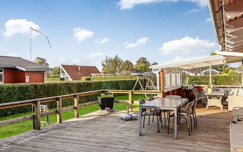 Ali - 500M from the Sea: Chalet, Arrière-Cour, Cour, Batiments Jardin, Cabanon, Siding, Mobilier De Jardin, Cabane En Rondins, Structure En Plein Air, Cabane