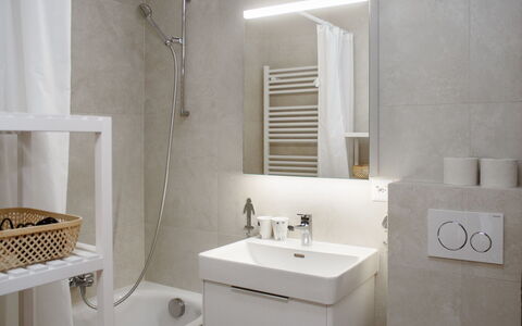 Apollo 2: Design Intérieur, Sol, Mur, Luminaire Plomberie, Sol, Salle De Bains, Évier, Lavabo, Miroir, Robinet