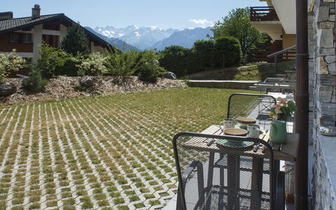 Apollo 2: Jardin, Mobilier De Jardin, Dalle, Couverture De Sol, Chaise, Arrière-Cour, Aménagement Paysager, Ombre, Cour, Pelouse