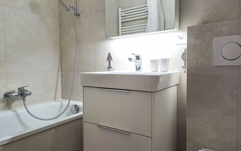 Apollo 2: Luminaire Plomberie, Salle De Bains, Sol, Évier, Sol, Lavabo, Design Intérieur, Robinet, Toilette, Plomberie