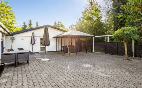 Ranka - 300M from the Sea: Chalet, Arrière-Cour, Cour, Batiments Jardin, Cabanon, Siding, Mobilier De Jardin, Cabane En Rondins, Structure En Plein Air, Cabane