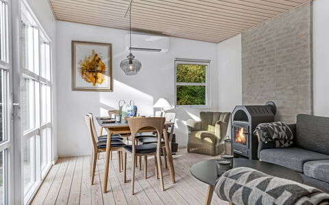 Cornel - 300M from the Sea: Bleu, Chalet, Maison, Domicile, Ferme, Biens, Siding