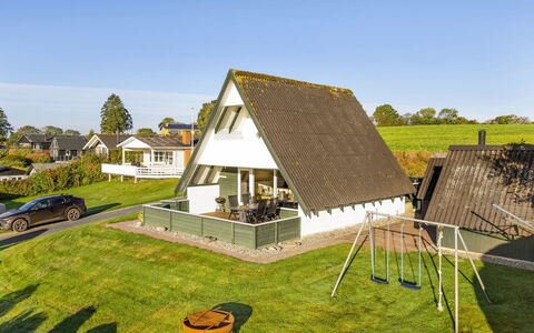 Elisabete - 600M from the Sea: Chalet, Arrière-Cour, Cour, Batiments Jardin, Cabanon, Siding, Mobilier De Jardin, Cabane En Rondins, Structure En Plein Air, Cabane