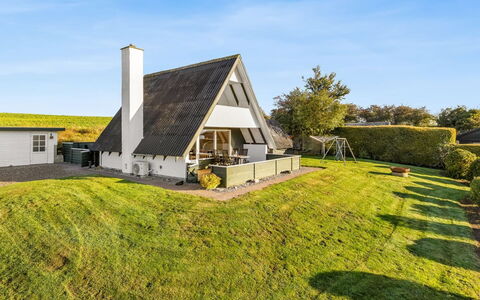 Elisabete - 600M from the Sea: Chalet, Arrière-Cour, Cour, Batiments Jardin, Cabanon, Siding, Mobilier De Jardin, Cabane En Rondins, Structure En Plein Air, Cabane