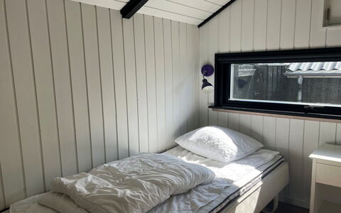 Filipa - 200M from the Sea: Bois, Chambre, Lit, Sol, Drap De Lit, Literie, Cadre De Lit, Linge, Dur, Planche