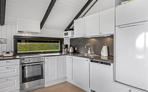 Filipa - 200M from the Sea: Cuisine, Principaux Appliance, Comptoir, Appareil De Cuisine, Design Intérieur, Plafond, Sol, Luminaire Plomberie, Cabinetry, Cuisinière