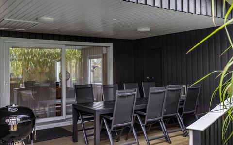 Lymke - 450M from the Sea: Domicile, Toit, Maison, Porte, Chalet, Ombre, Jardin, Couverture De Sol, Porche, Cour