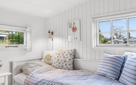 Kamilla - from the Sea: Bois, Domicile, Design Intérieur, Meubles, Chalet, Throw Pillow, Oreiller, Planche, Lit, Chambre