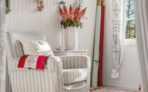 Kamilla - from the Sea: Meubles, Design Intérieur, Coussin, Textile, Throw Pillow, Salon, Rose, Pièce, Domicile, Éclairage