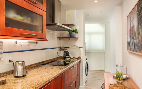 Urban Nest Estepona: Cuisine, Comptoir, Appareil De Cuisine, Sol, Principaux Appliance, Meubles, Design Intérieur, Cabinetry, Bois, Sol