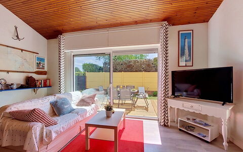 Les Floriales: Design Intérieur, Meubles, Mur, Sol, Bois, Sol, Plafond, Canapé, Pièce, Salon