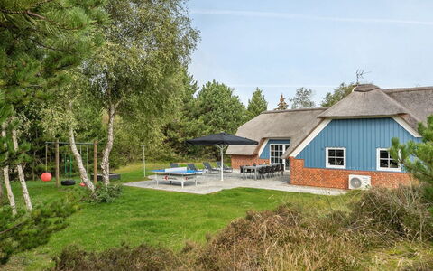 Alvina - 3.2Km from the Sea: Toit, Maison, Domicile, Chalet, Porte, Siding, Plate-Forme, Porche, Planche, Dur