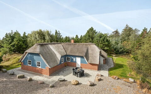 Alvina - 3.2Km from the Sea: Toit, Maison, Domicile, Chalet, Porte, Siding, Plate-Forme, Porche, Planche, Dur