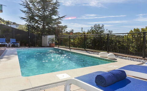 Perla: Piscine, Mobilier De Jardin, Meubles, Recours, Composite, Chaise, Eco Hôtel, Balancelle, Ombre, Caractéristique De L'Eau