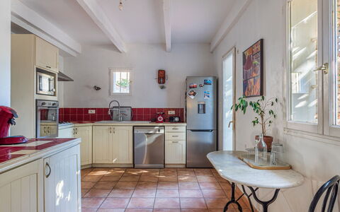 Palmeraie: Meubles, Cuisine, Design Intérieur, Sol, Appareil De Cuisine, Comptoir, Principaux Appliance, Sol, Bois, Cabinetry