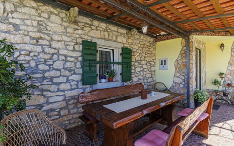 Marija: Mur, Bois, Mur De Pierre, Porte, Meubles, Chalet, Dalle, Chaise, Porche, Mobilier De Jardin