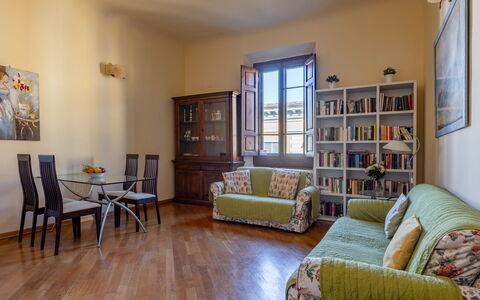 Cuore Di Firenze Apartment: Meubles, Design Intérieur, Sol, Mur, Bois, Sol, Pièce, Canapé, Salon, Plafond