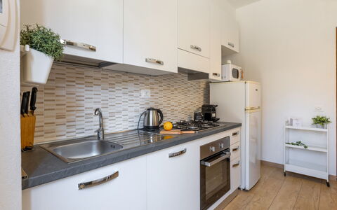 Casa La Conchiglia: Comptoir, Cuisine, Principaux Appliance, Appareil De Cuisine, Meubles, Design Intérieur, Bois, Sol, Cabinetry, Evier