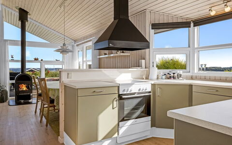 Tjarven - 350M from the Sea: Design Intérieur, Sol, Cuisine, Plafond, Comptoir, Bois, Sol, Cabinetry, Meubles, Appareil De Cuisine