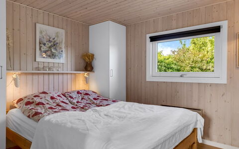 Tjarven - 350M from the Sea: Chambre, Bois, Lit, Design Intérieur, Sol, Drap De Lit, Sol, Meubles, Plafond, Literie