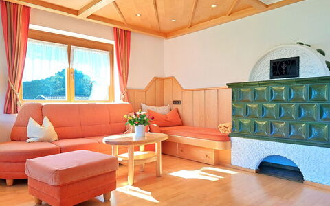 Gernkogel: Design Intérieur, Sol, Orange, Salon, Tache De Bois, Vernis, Dur, Plante D'Appartement, Lampe, Parquet
