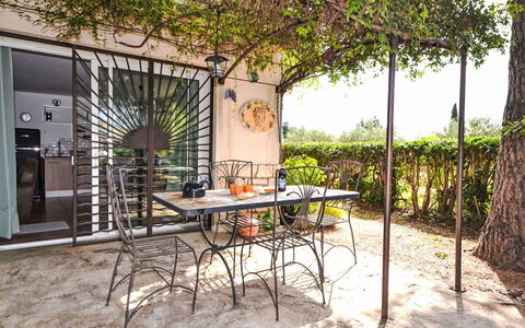 Les Santons: Ville, Appartement, Établissements Humains, Recours, Condominium, Hôtel, Ville Resort, Piscine, Station Balnéaire, Eco Hôtel