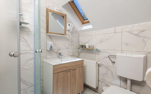 Relax Lika: Sol, Luminaire Plomberie, Sol, Design Intérieur, Salle De Bains, Bois, Évier, Robinet, Lavabo, Armoire De Toilette
