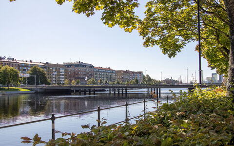 Frösakull Paradiset: L'Eau, Jour, Plan D'Eau, Arbre, La Nature, Bâtiment, Voie Navigable, Ville, Pont, Cours D'Eau