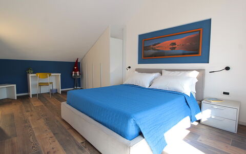 House Martina: Meubles, Design Intérieur, Sol, Sol, Chambre, Lit, Bois, Pièce, Plafond, Appartement